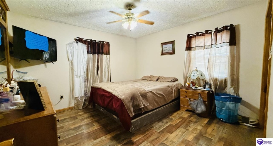 Hodgenville Road, Greensburg, Kentucky 42743, ,2 BathroomsBathrooms,For Sale,Hodgenville Road,HK24004366