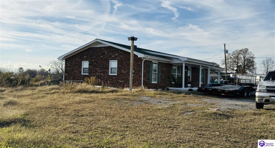 Hodgenville Road, Greensburg, Kentucky 42743, ,2 BathroomsBathrooms,For Sale,Hodgenville Road,HK24004366