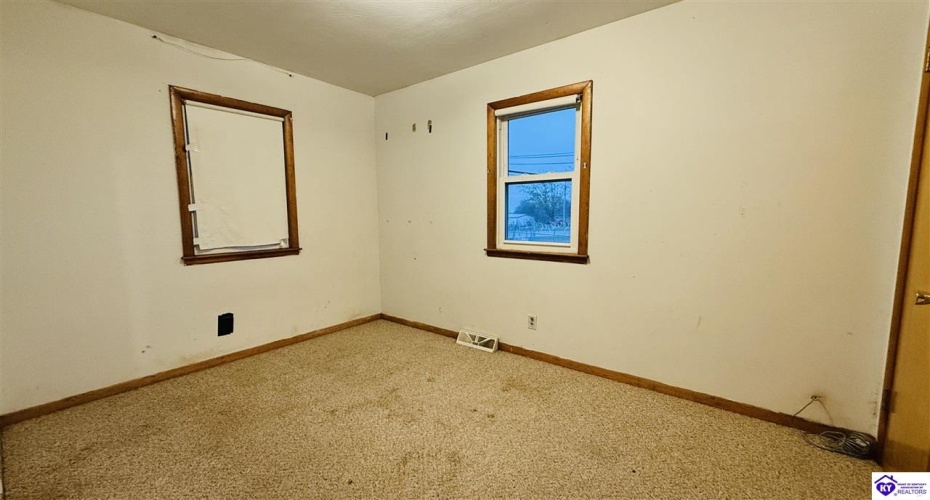 Hodgenville Road, Greensburg, Kentucky 42743, ,2 BathroomsBathrooms,For Sale,Hodgenville Road,HK24004366