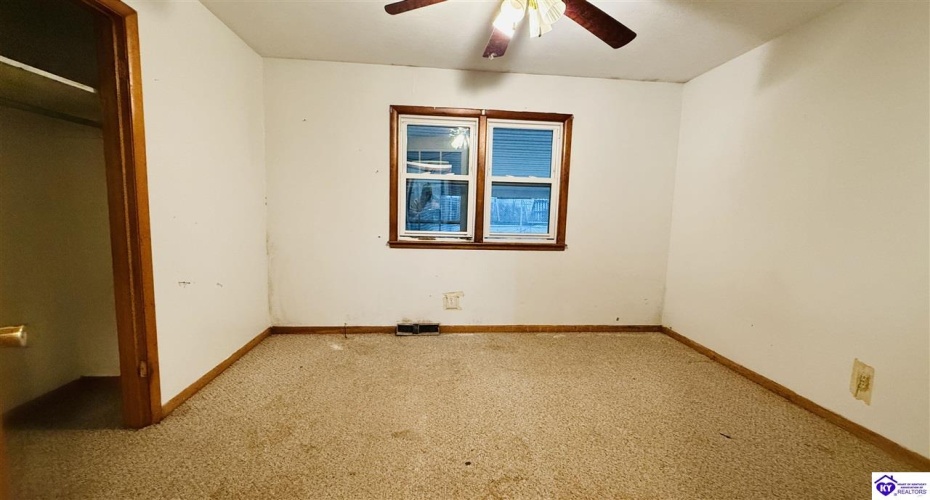 Hodgenville Road, Greensburg, Kentucky 42743, ,2 BathroomsBathrooms,For Sale,Hodgenville Road,HK24004366