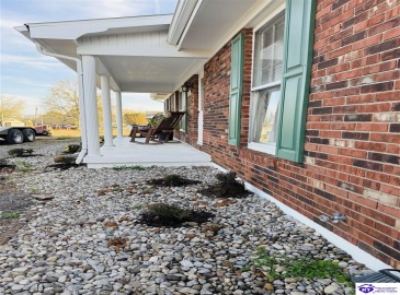 Hodgenville Road, Greensburg, Kentucky 42743, ,2 BathroomsBathrooms,For Sale,Hodgenville Road,HK24004366