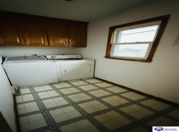 Hodgenville Road, Greensburg, Kentucky 42743, ,2 BathroomsBathrooms,For Sale,Hodgenville Road,HK24004366