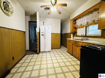 Hodgenville Road, Greensburg, Kentucky 42743, ,2 BathroomsBathrooms,For Sale,Hodgenville Road,HK24004366