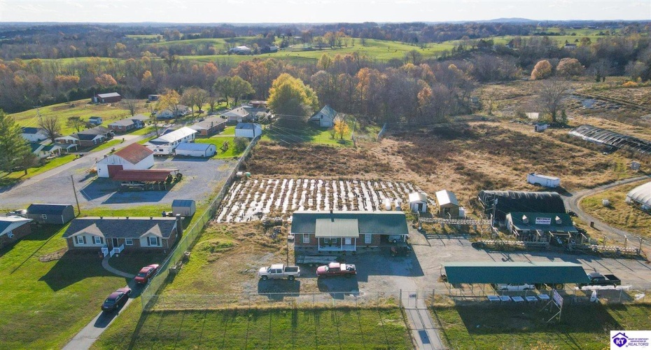 Hodgenville Road, Greensburg, Kentucky 42743, ,2 BathroomsBathrooms,For Sale,Hodgenville Road,HK24004366