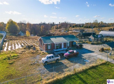 Hodgenville Road, Greensburg, Kentucky 42743, ,2 BathroomsBathrooms,For Sale,Hodgenville Road,HK24004366