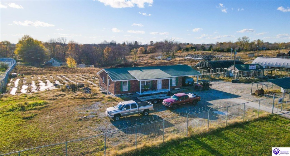 Hodgenville Road, Greensburg, Kentucky 42743, ,2 BathroomsBathrooms,For Sale,Hodgenville Road,HK24004366