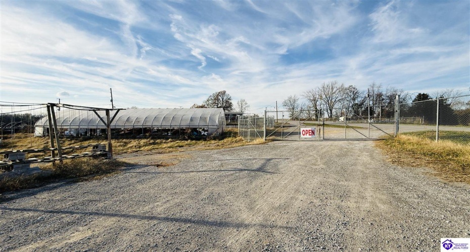 Hodgenville Road, Greensburg, Kentucky 42743, ,2 BathroomsBathrooms,For Sale,Hodgenville Road,HK24004366