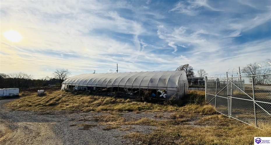 Hodgenville Road, Greensburg, Kentucky 42743, ,2 BathroomsBathrooms,For Sale,Hodgenville Road,HK24004366