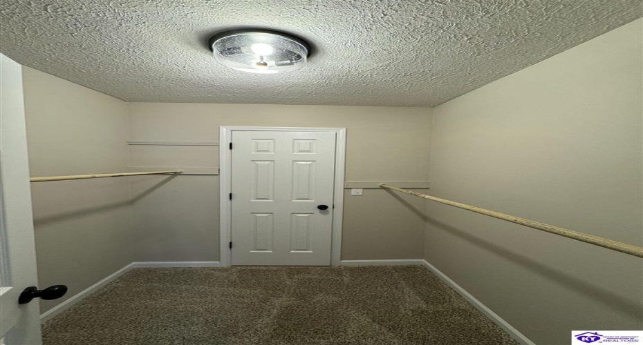 Vonoa Drive, Radcliff, Kentucky 40160, ,2 BathroomsBathrooms,For Sale,Vonoa Drive,HK24004369