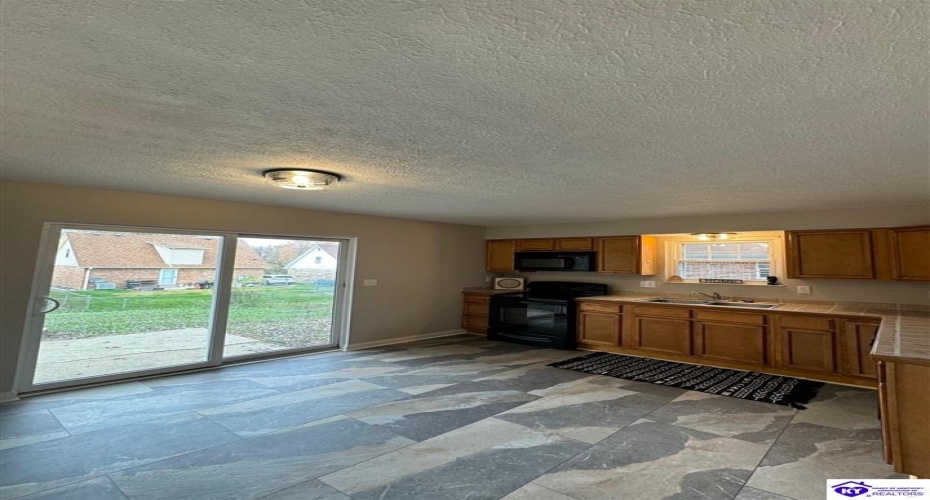 Vonoa Drive, Radcliff, Kentucky 40160, ,2 BathroomsBathrooms,For Sale,Vonoa Drive,HK24004369