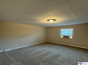 Vonoa Drive, Radcliff, Kentucky 40160, ,2 BathroomsBathrooms,For Sale,Vonoa Drive,HK24004369