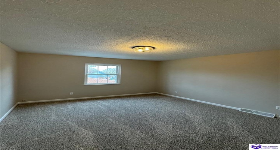 Vonoa Drive, Radcliff, Kentucky 40160, ,2 BathroomsBathrooms,For Sale,Vonoa Drive,HK24004369