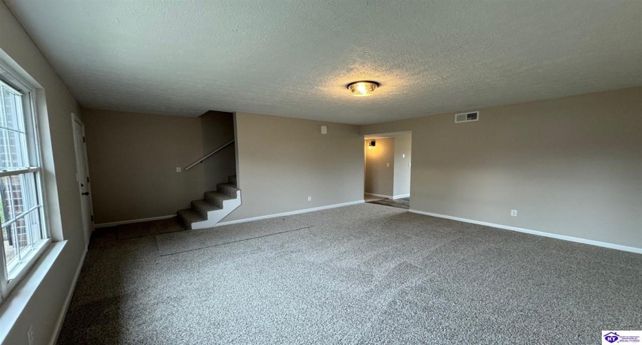 Vonoa Drive, Radcliff, Kentucky 40160, ,2 BathroomsBathrooms,For Sale,Vonoa Drive,HK24004369