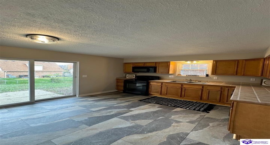 Vonoa Drive, Radcliff, Kentucky 40160, ,2 BathroomsBathrooms,For Sale,Vonoa Drive,HK24004369