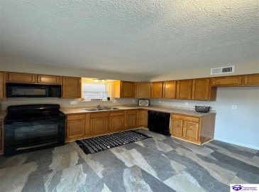 Vonoa Drive, Radcliff, Kentucky 40160, ,2 BathroomsBathrooms,For Sale,Vonoa Drive,HK24004369