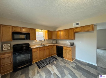 Vonoa Drive, Radcliff, Kentucky 40160, ,2 BathroomsBathrooms,For Sale,Vonoa Drive,HK24004369