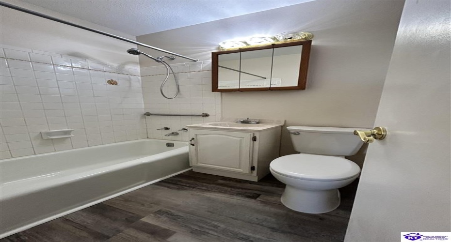 Eastern Drive, Radcliff, Kentucky 40160, ,3 BathroomsBathrooms,For Sale,Eastern Drive,HK24004370