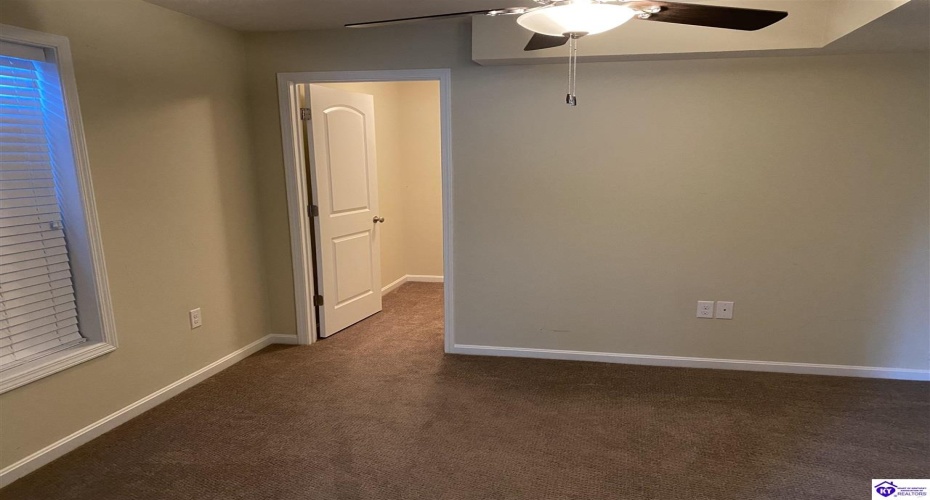 Huckaberry Street, Elizabethtown, Kentucky 42701, ,4 BathroomsBathrooms,For Sale,Huckaberry Street,HK24004373