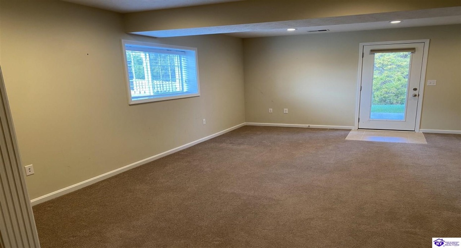 Huckaberry Street, Elizabethtown, Kentucky 42701, ,4 BathroomsBathrooms,For Sale,Huckaberry Street,HK24004373