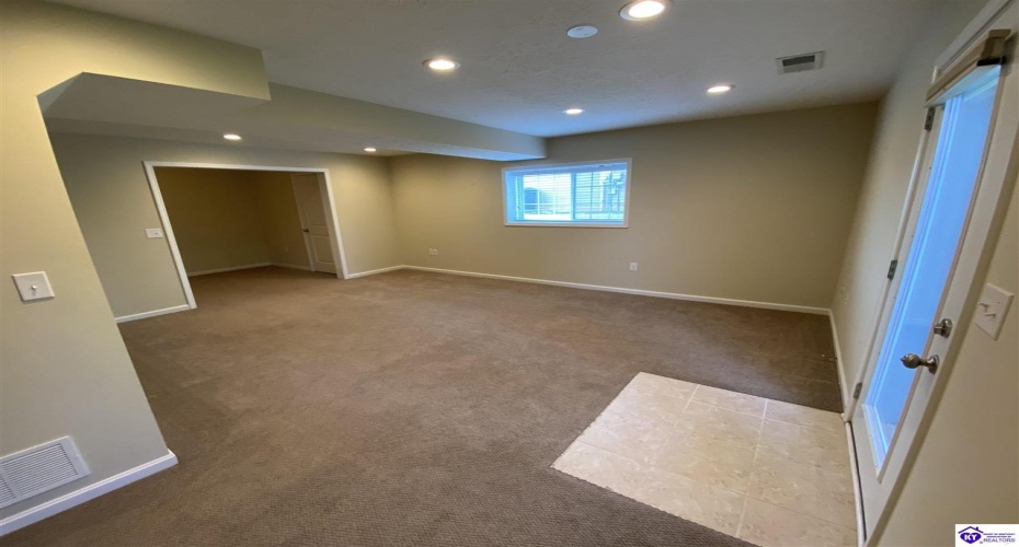 Huckaberry Street, Elizabethtown, Kentucky 42701, ,4 BathroomsBathrooms,For Sale,Huckaberry Street,HK24004373