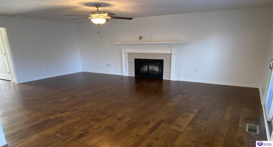 Huckaberry Street, Elizabethtown, Kentucky 42701, ,4 BathroomsBathrooms,For Sale,Huckaberry Street,HK24004373