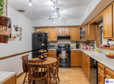 Windy Hill Road, Horse Cave, Kentucky 42749, ,2 BathroomsBathrooms,For Sale,Windy Hill Road,HK24004375