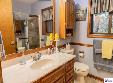 Windy Hill Road, Horse Cave, Kentucky 42749, ,2 BathroomsBathrooms,For Sale,Windy Hill Road,HK24004375