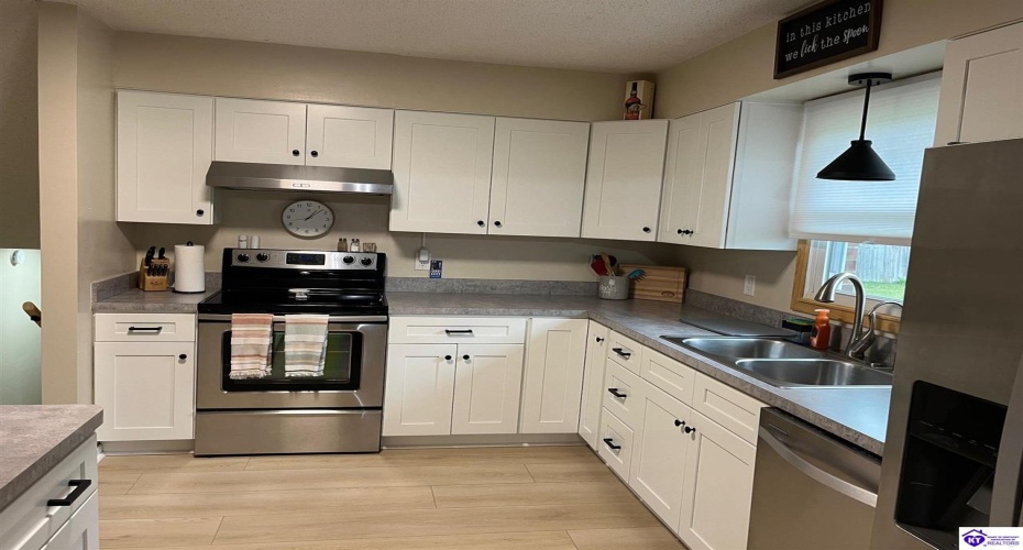 Shawnee Drive, Hodgenville, Kentucky 42748, ,3 BathroomsBathrooms,For Sale,Shawnee Drive,HK24004376