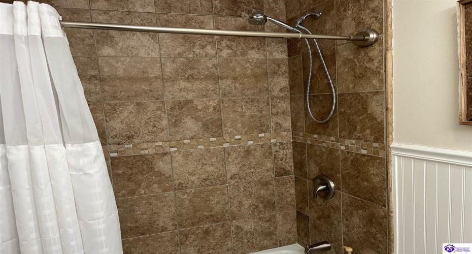 Shawnee Drive, Hodgenville, Kentucky 42748, ,3 BathroomsBathrooms,For Sale,Shawnee Drive,HK24004376