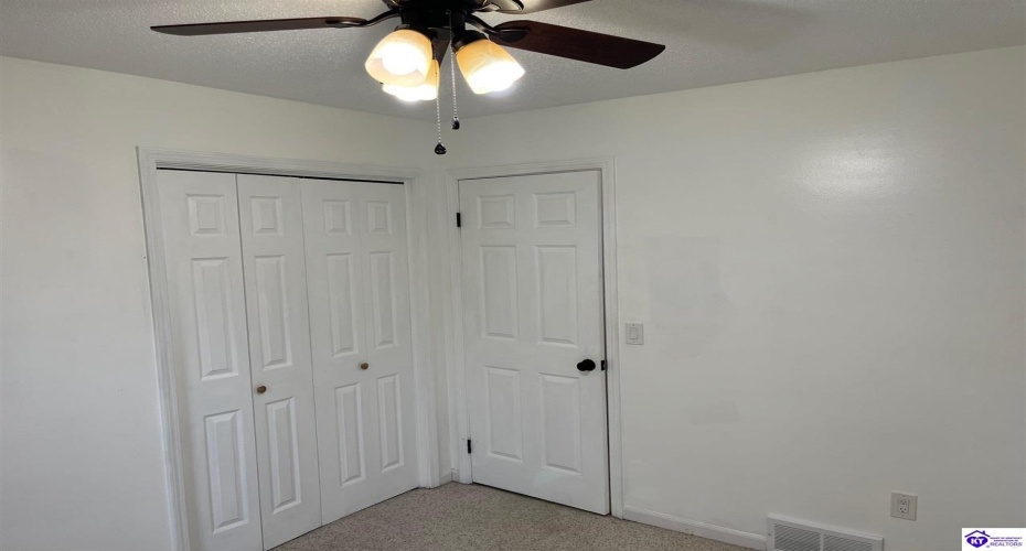 Shawnee Drive, Hodgenville, Kentucky 42748, ,3 BathroomsBathrooms,For Sale,Shawnee Drive,HK24004376