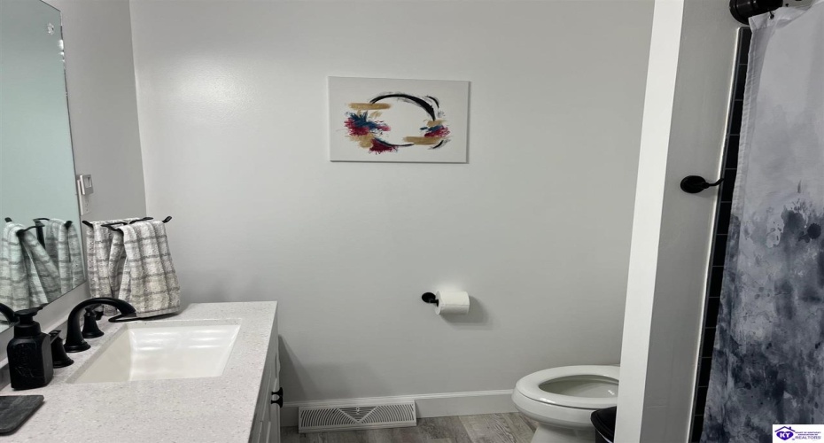 Shawnee Drive, Hodgenville, Kentucky 42748, ,3 BathroomsBathrooms,For Sale,Shawnee Drive,HK24004376