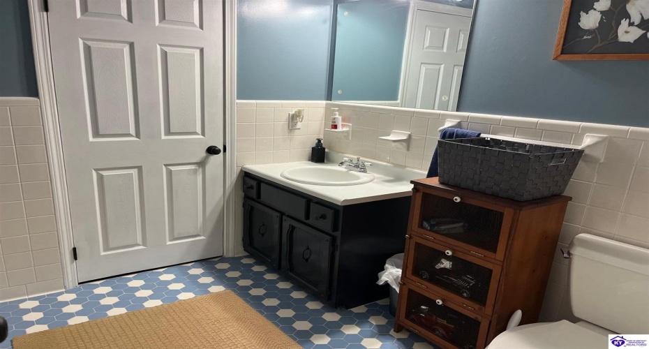Shawnee Drive, Hodgenville, Kentucky 42748, ,3 BathroomsBathrooms,For Sale,Shawnee Drive,HK24004376
