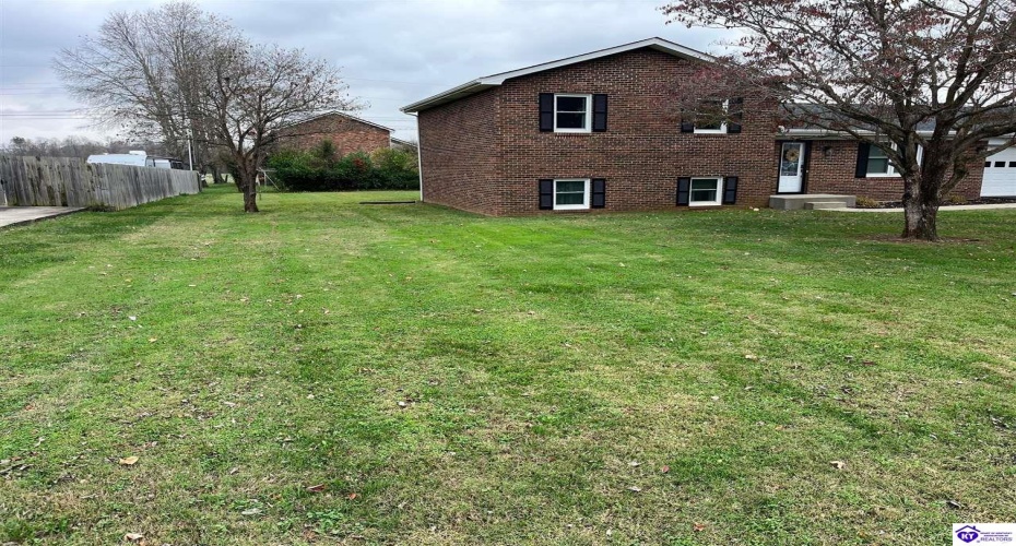 Shawnee Drive, Hodgenville, Kentucky 42748, ,3 BathroomsBathrooms,For Sale,Shawnee Drive,HK24004376