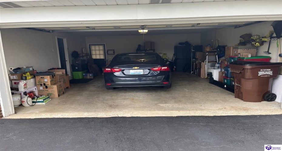 Shawnee Drive, Hodgenville, Kentucky 42748, ,3 BathroomsBathrooms,For Sale,Shawnee Drive,HK24004376