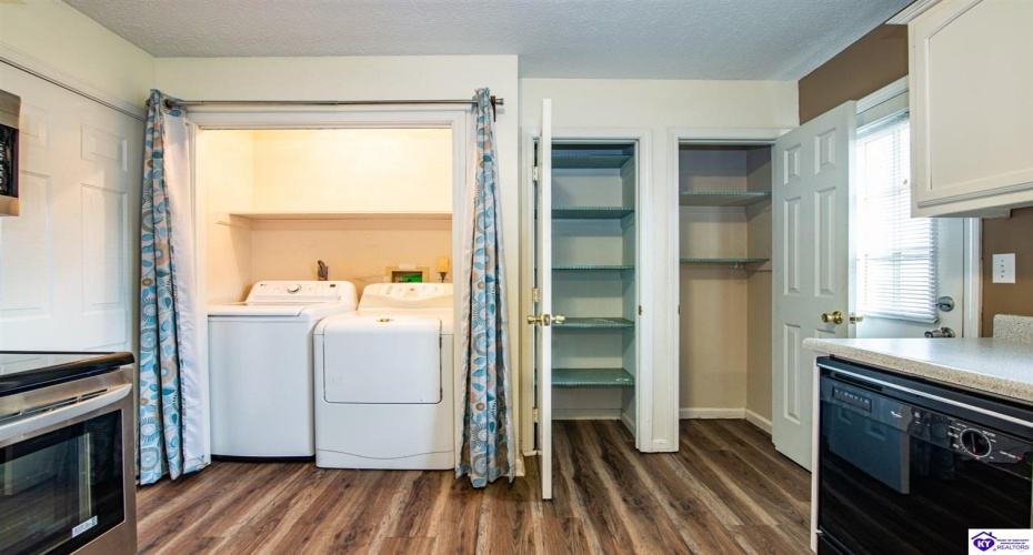 Pointe Court, Elizabethtown, Kentucky 42701, ,2 BathroomsBathrooms,For Sale,Pointe Court,HK24004381