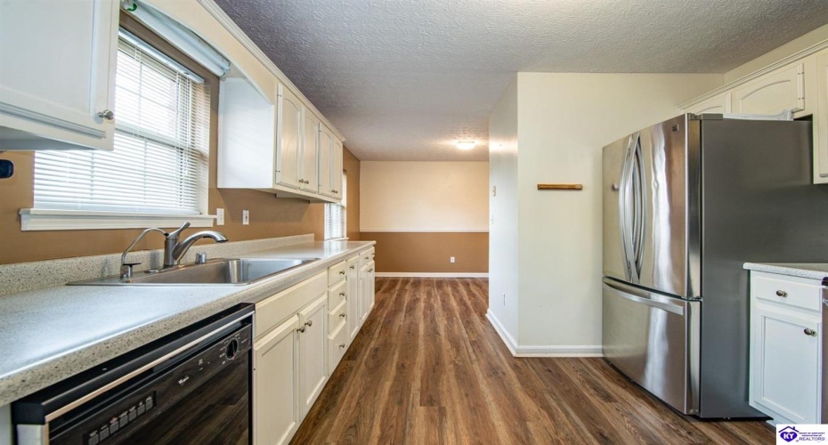 Pointe Court, Elizabethtown, Kentucky 42701, ,2 BathroomsBathrooms,For Sale,Pointe Court,HK24004381