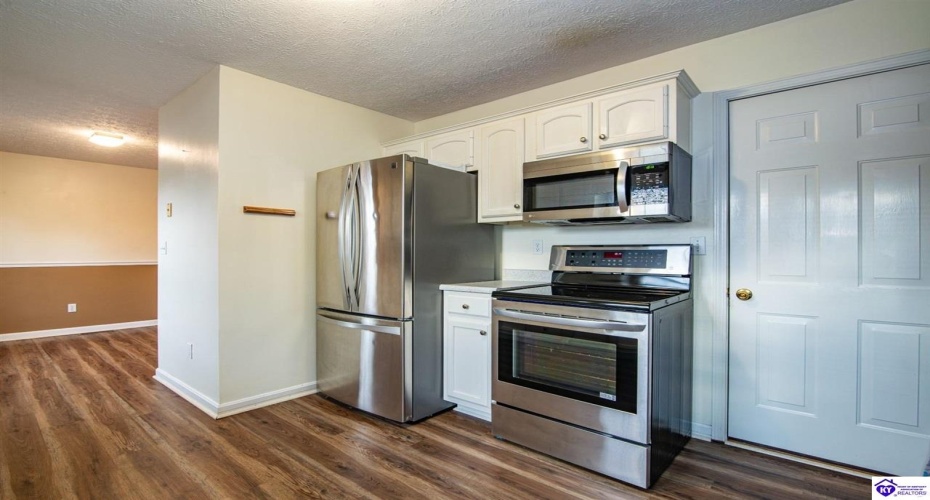 Pointe Court, Elizabethtown, Kentucky 42701, ,2 BathroomsBathrooms,For Sale,Pointe Court,HK24004381