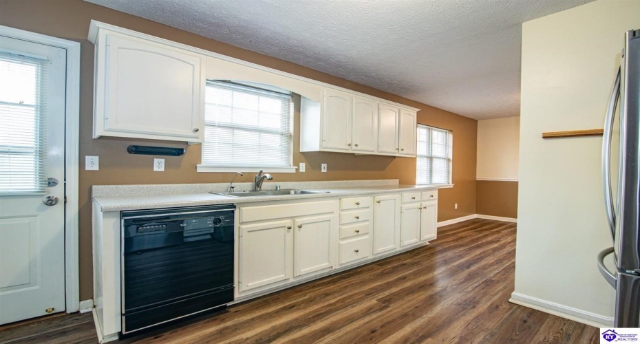 Pointe Court, Elizabethtown, Kentucky 42701, ,2 BathroomsBathrooms,For Sale,Pointe Court,HK24004381