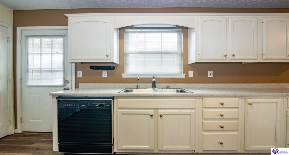 Pointe Court, Elizabethtown, Kentucky 42701, ,2 BathroomsBathrooms,For Sale,Pointe Court,HK24004381