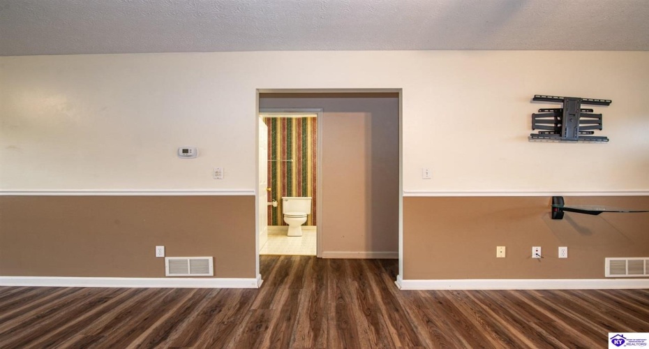 Pointe Court, Elizabethtown, Kentucky 42701, ,2 BathroomsBathrooms,For Sale,Pointe Court,HK24004381