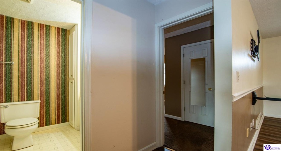 Pointe Court, Elizabethtown, Kentucky 42701, ,2 BathroomsBathrooms,For Sale,Pointe Court,HK24004381