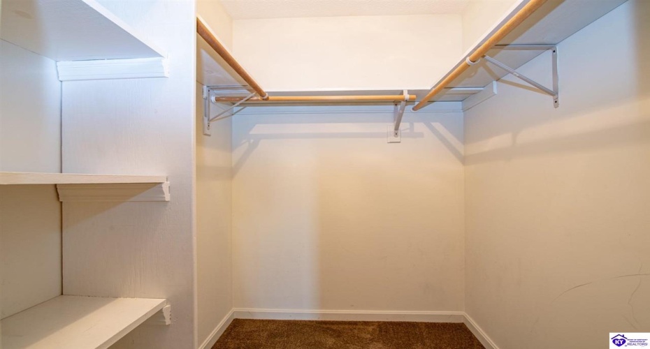 Pointe Court, Elizabethtown, Kentucky 42701, ,2 BathroomsBathrooms,For Sale,Pointe Court,HK24004381