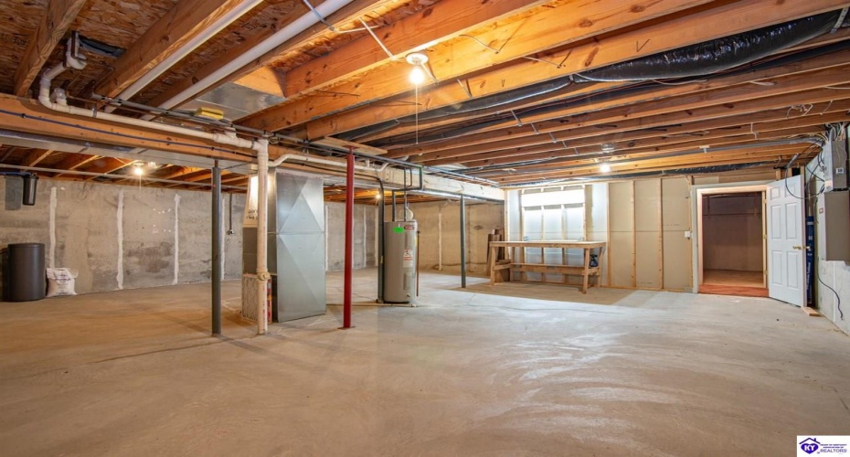 Pointe Court, Elizabethtown, Kentucky 42701, ,2 BathroomsBathrooms,For Sale,Pointe Court,HK24004381