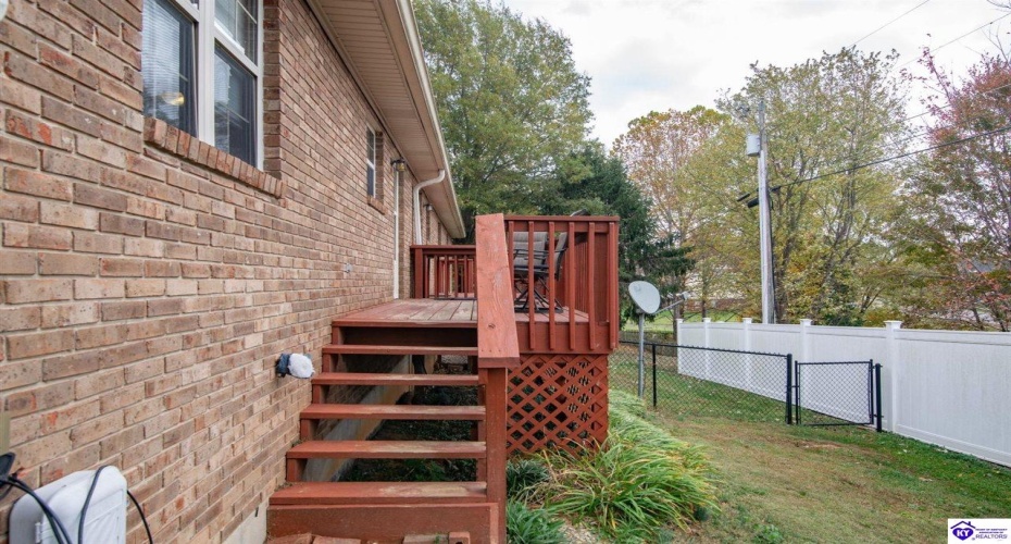 Pointe Court, Elizabethtown, Kentucky 42701, ,2 BathroomsBathrooms,For Sale,Pointe Court,HK24004381