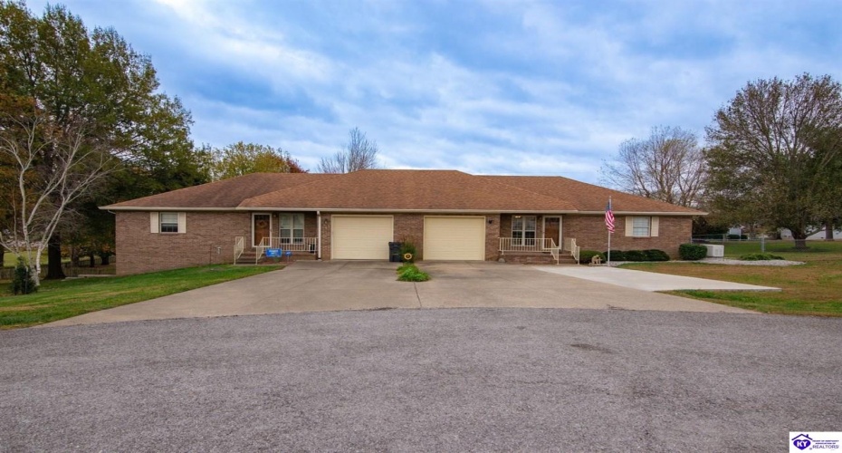 Pointe Court, Elizabethtown, Kentucky 42701, ,2 BathroomsBathrooms,For Sale,Pointe Court,HK24004381