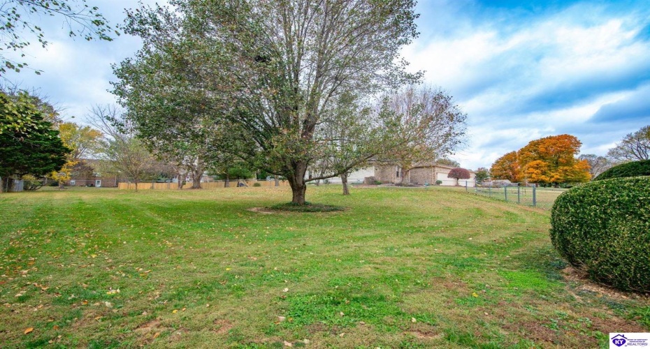 Pointe Court, Elizabethtown, Kentucky 42701, ,2 BathroomsBathrooms,For Sale,Pointe Court,HK24004381