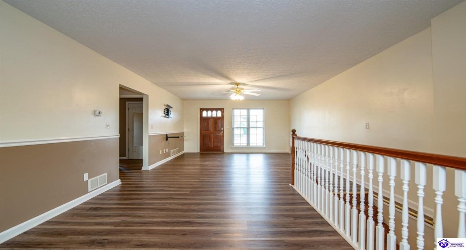 Pointe Court, Elizabethtown, Kentucky 42701, ,2 BathroomsBathrooms,For Sale,Pointe Court,HK24004381