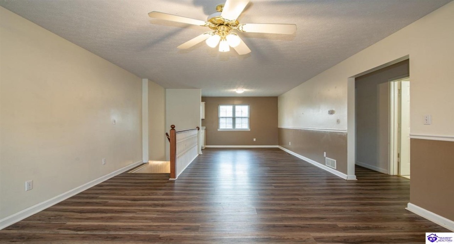 Pointe Court, Elizabethtown, Kentucky 42701, ,2 BathroomsBathrooms,For Sale,Pointe Court,HK24004381