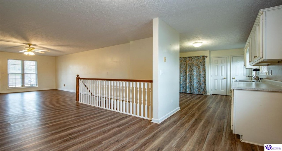 Pointe Court, Elizabethtown, Kentucky 42701, ,2 BathroomsBathrooms,For Sale,Pointe Court,HK24004381