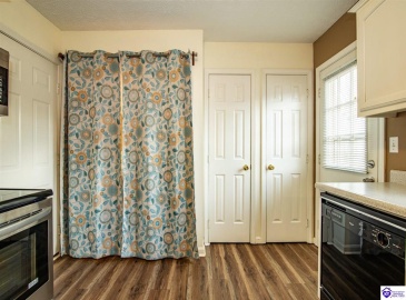 Pointe Court, Elizabethtown, Kentucky 42701, ,2 BathroomsBathrooms,For Sale,Pointe Court,HK24004381